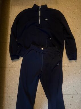 ALO Yoga Navy Blue Elastic Waist Joggers